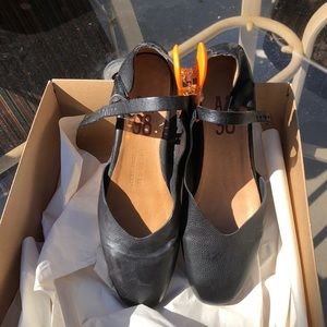 As98 Black Flats sz 37